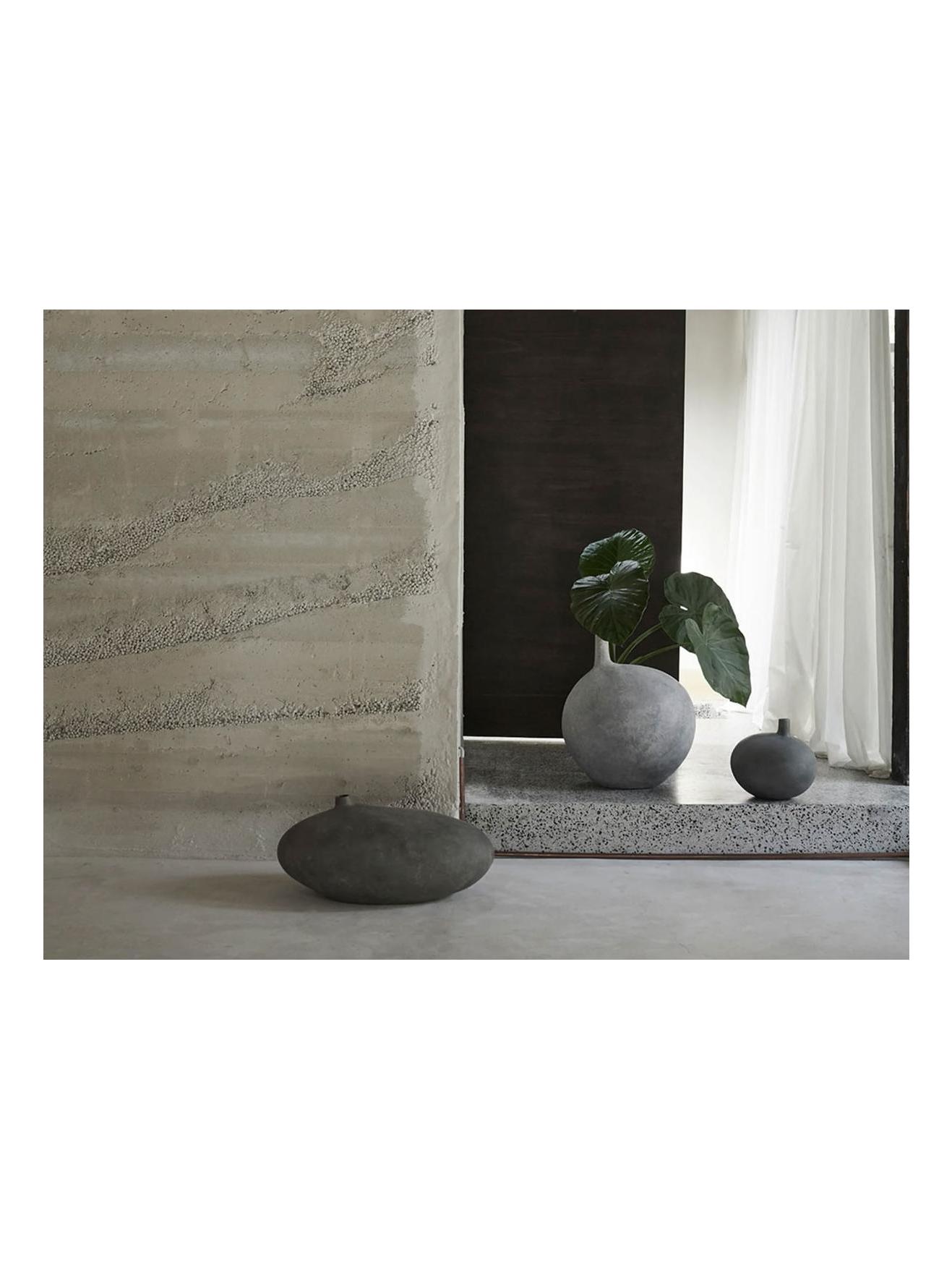 https://objectstorage.ap-seoul-1.oraclecloud.com/n/cnk6gaix2gpw/b/loqoqo-conv/o/101-copenhagen/submarine-vase-big-light-grey/submarine-vase-101-copenhagen1.jpg