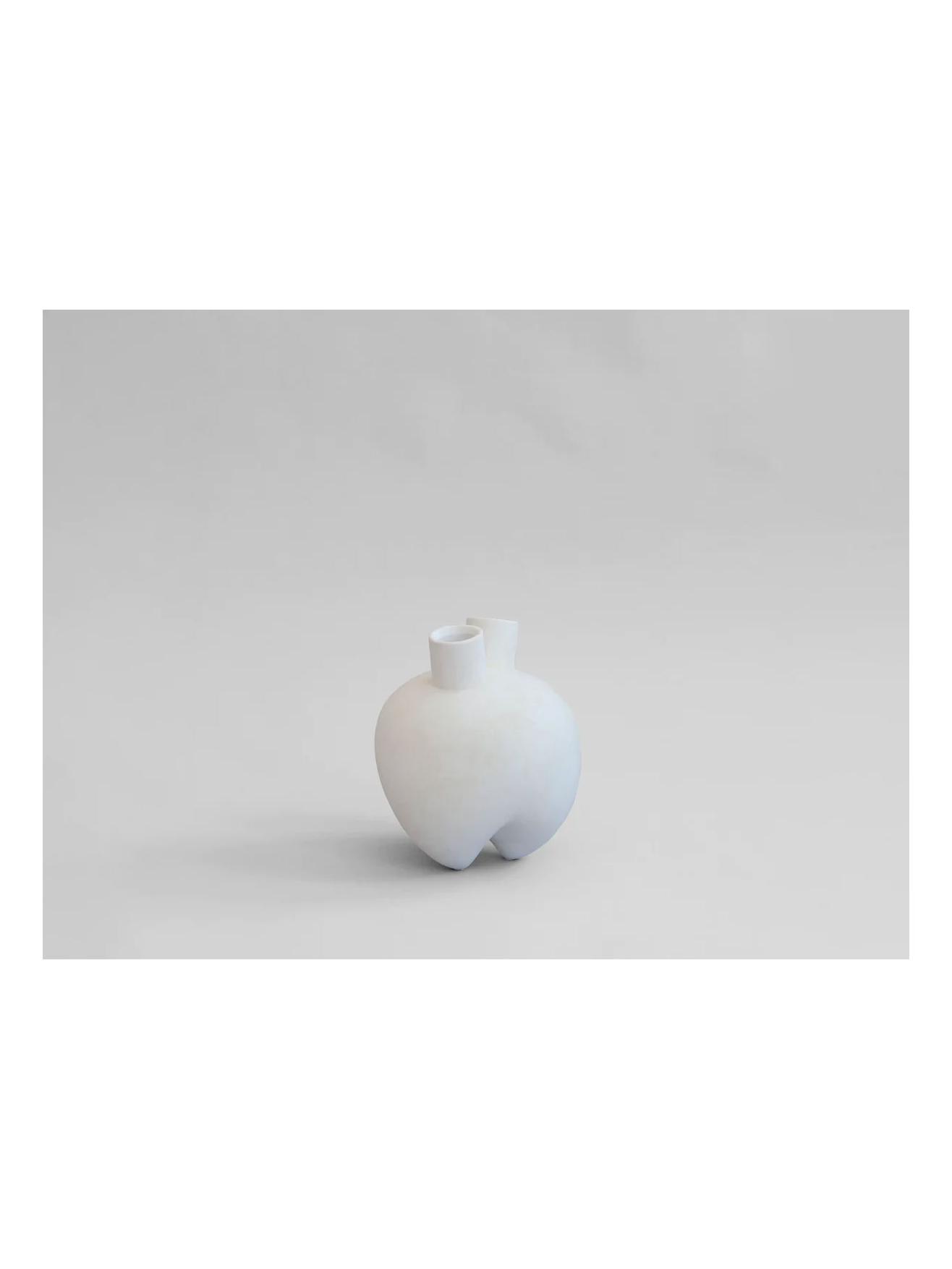 https://objectstorage.ap-seoul-1.oraclecloud.com/n/cnk6gaix2gpw/b/loqoqo-conv/o/101-copenhagen/sumo-vase-horns-bone-white/sumo-vase-horns-101-copenhagen7.jpg