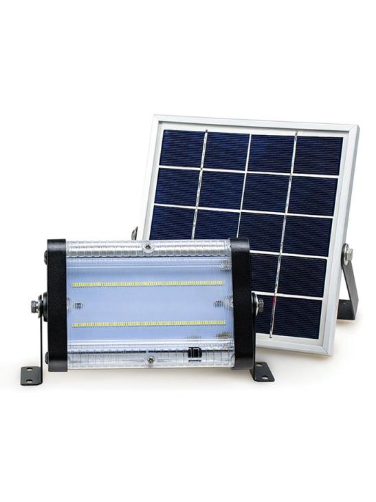 Sol10-pro solar recharged floodlight for outdoor use
