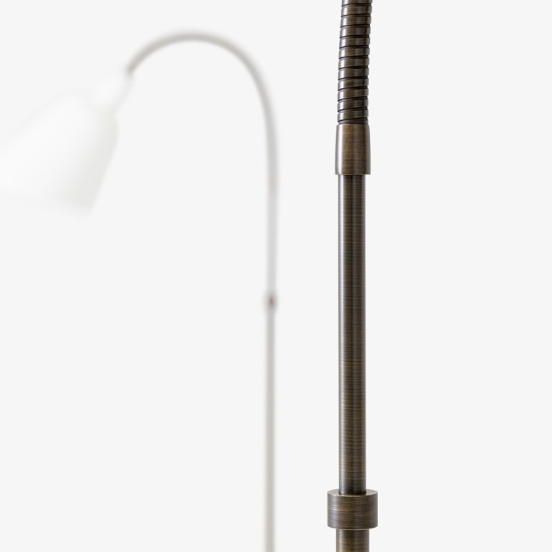 https://objectstorage.ap-seoul-1.oraclecloud.com/n/cnk6gaix2gpw/b/loqoqo-conv/o/and-tradition/bellevue-aj-7-120-th-anniversary-edition-floor-lamp/55749.jpg