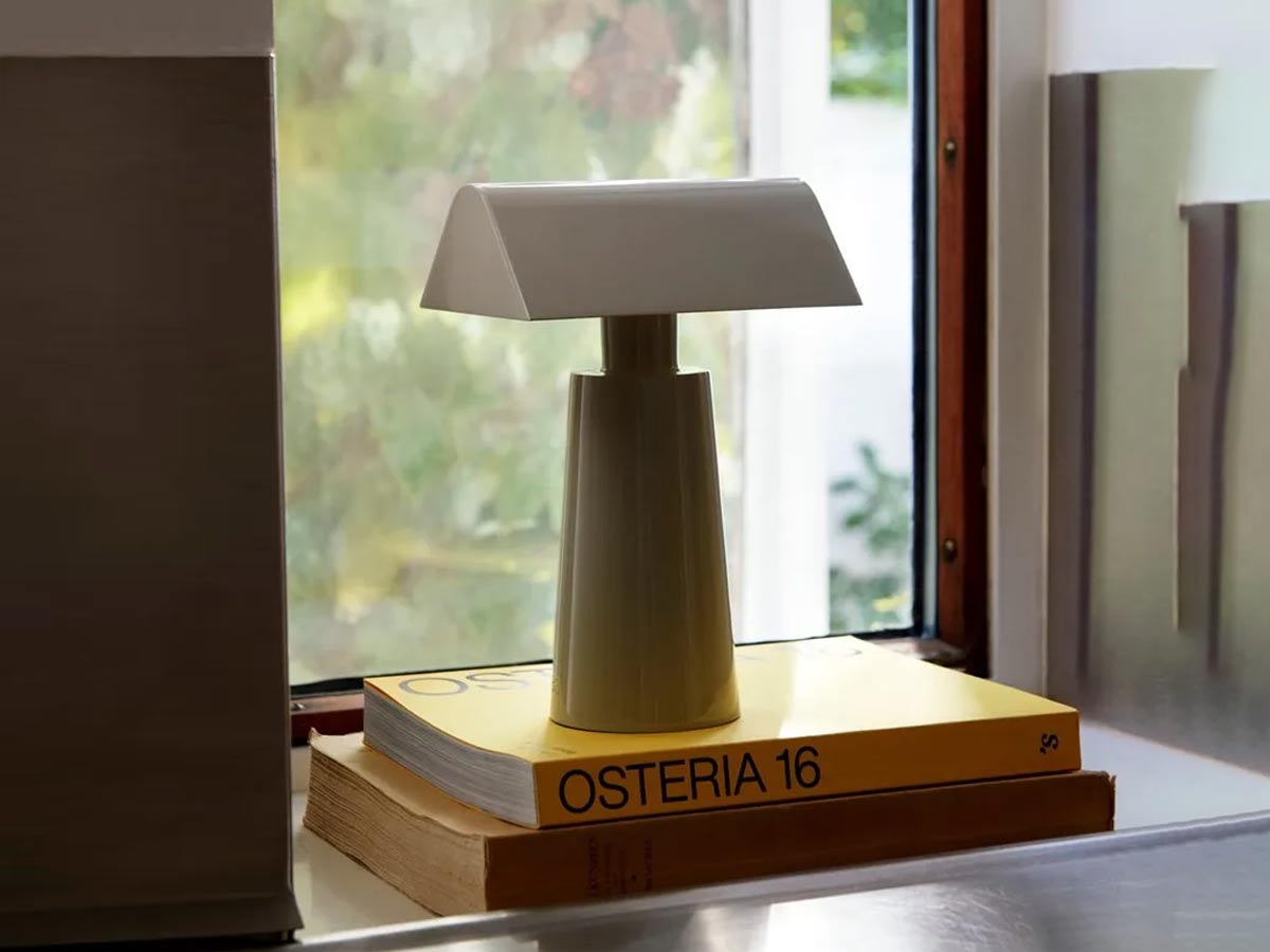 https://objectstorage.ap-seoul-1.oraclecloud.com/n/cnk6gaix2gpw/b/loqoqo-conv/o/and-tradition/caret-table-lamp/caret-mf1-tradition-4.jpg