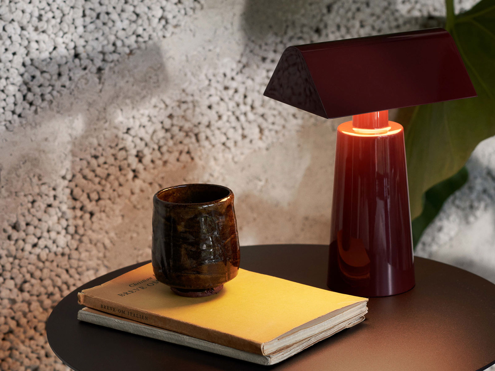 https://objectstorage.ap-seoul-1.oraclecloud.com/n/cnk6gaix2gpw/b/loqoqo-conv/o/and-tradition/caret-table-lamp/im4_13.jpg