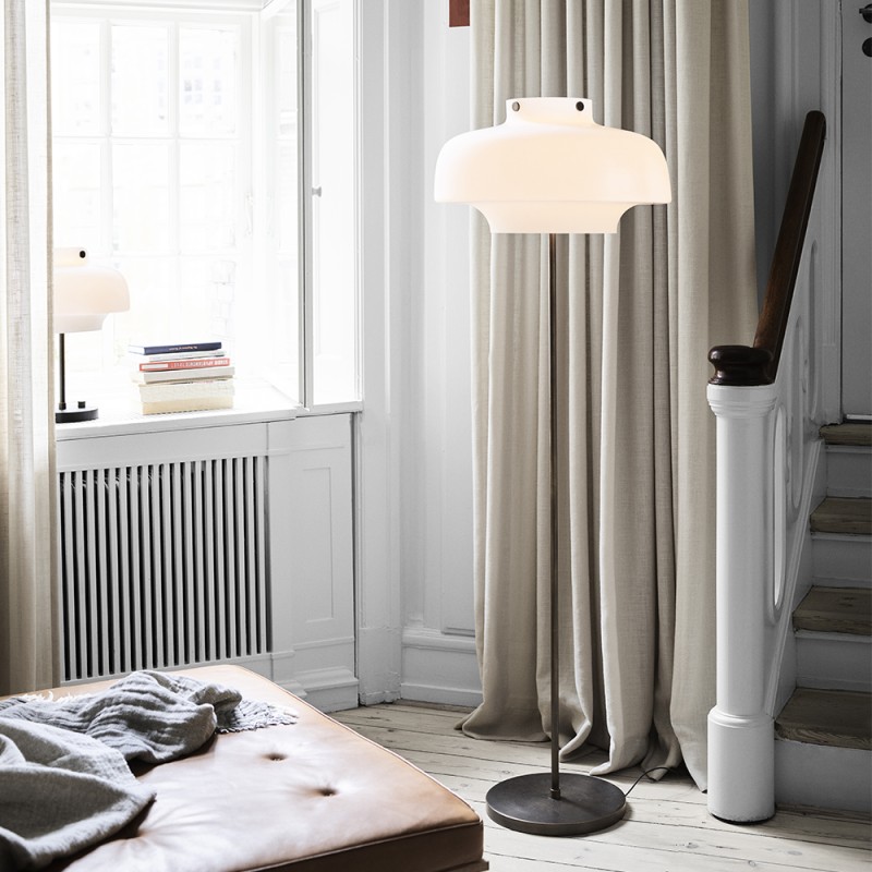 https://objectstorage.ap-seoul-1.oraclecloud.com/n/cnk6gaix2gpw/b/loqoqo-conv/o/and-tradition/copenhagen-sc-14-led-floor-lamp/93282.jpg