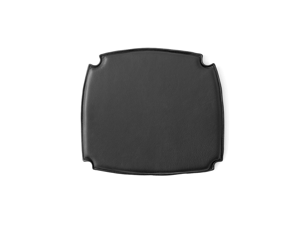 https://objectstorage.ap-seoul-1.oraclecloud.com/n/cnk6gaix2gpw/b/loqoqo-conv/o/and-tradition/drawn-seat-pad-for-chair-drawn-hm-3/drawn-seat-pad-black-tradition.jpg