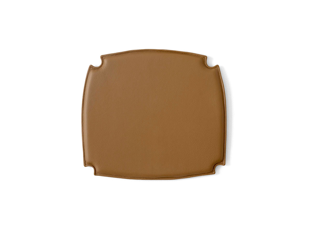 https://objectstorage.ap-seoul-1.oraclecloud.com/n/cnk6gaix2gpw/b/loqoqo-conv/o/and-tradition/drawn-seat-pad-for-chair-drawn-hm-3/drawn-seat-pad-cognac-tradition.jpg