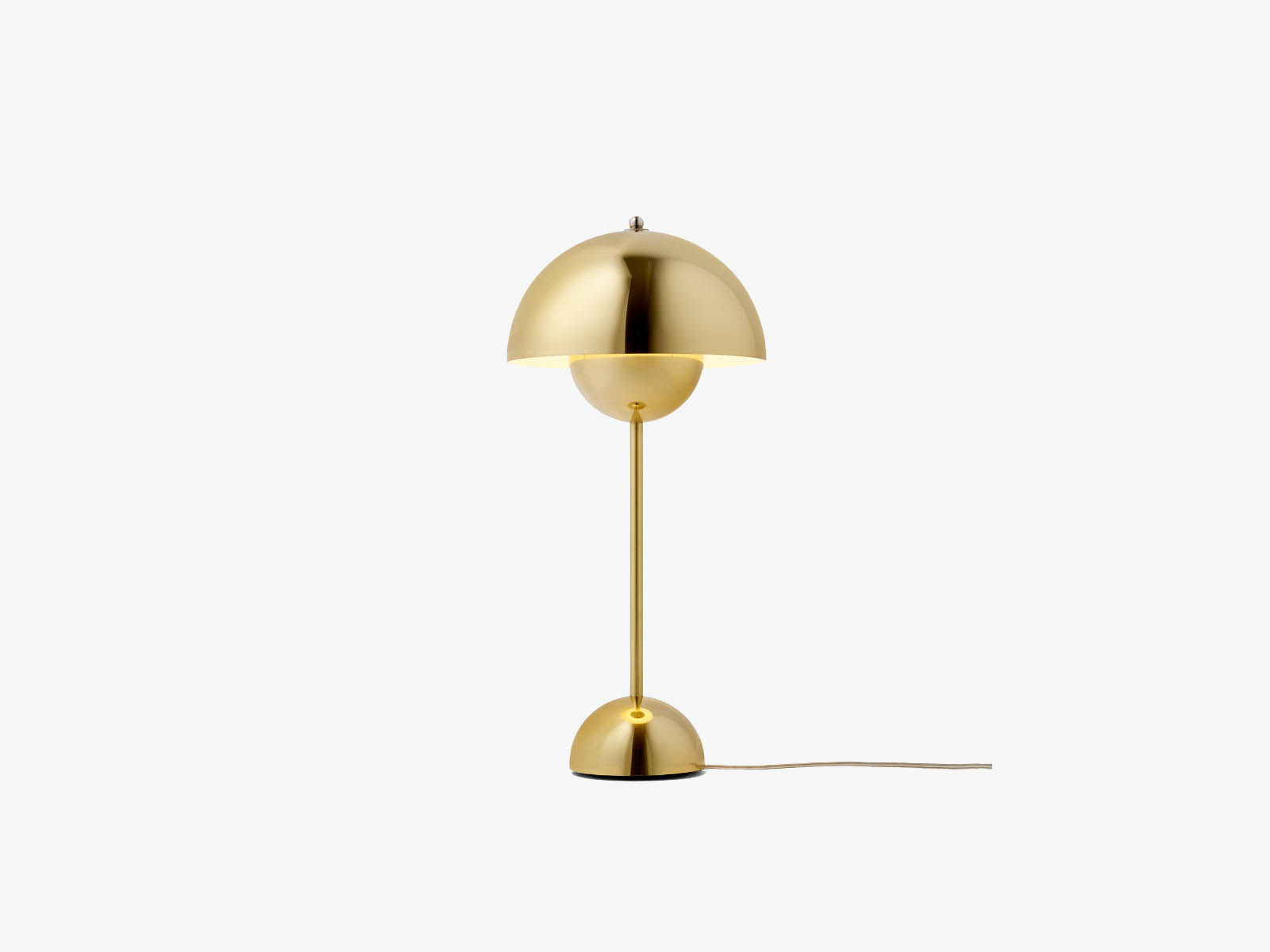 https://objectstorage.ap-seoul-1.oraclecloud.com/n/cnk6gaix2gpw/b/loqoqo-conv/o/and-tradition/flower-pot-vp-3-table-lamp/-_0003_flowerpot-vp3_polished-brass-1500x2000_1.jpg