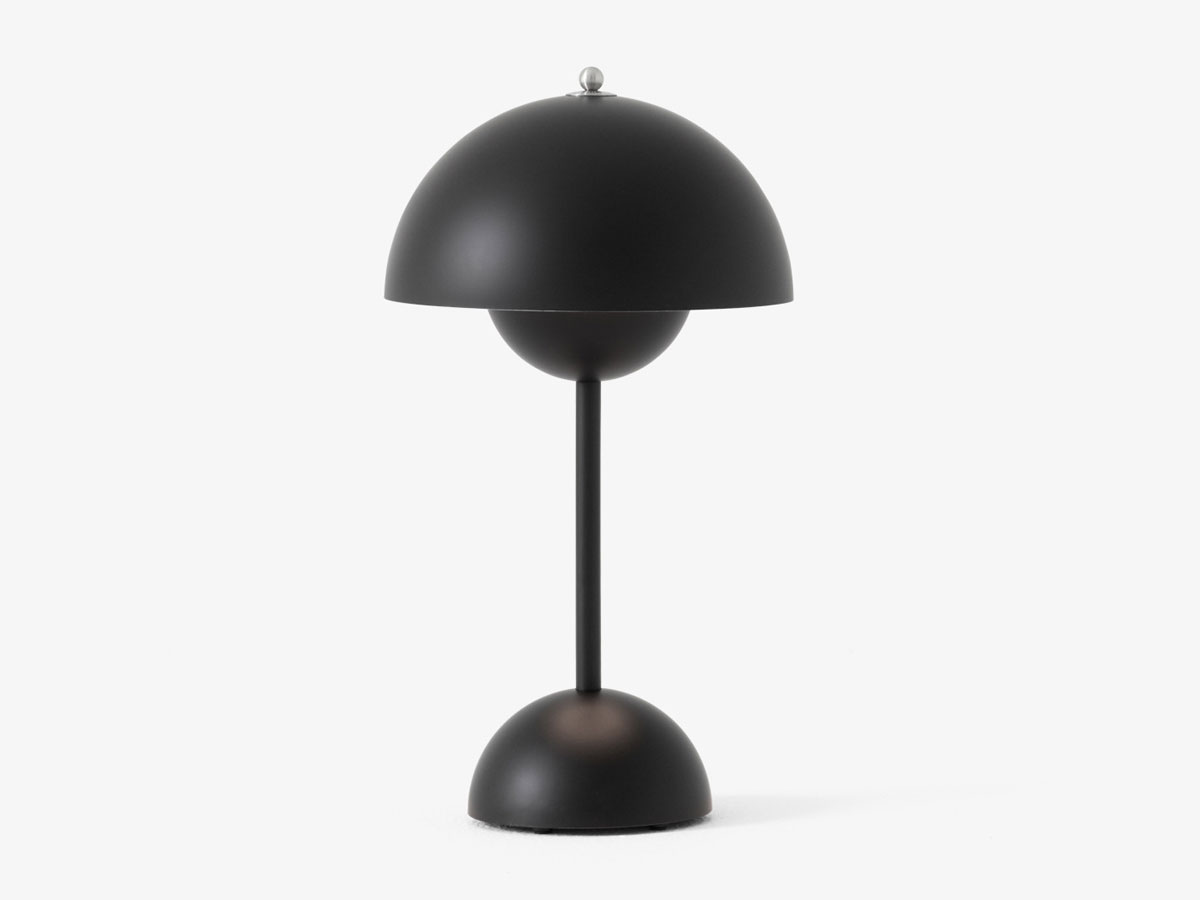https://objectstorage.ap-seoul-1.oraclecloud.com/n/cnk6gaix2gpw/b/loqoqo-conv/o/and-tradition/flowerpot-vp-9-portable-table-lamp/flowerpot-vp9-black.jpg