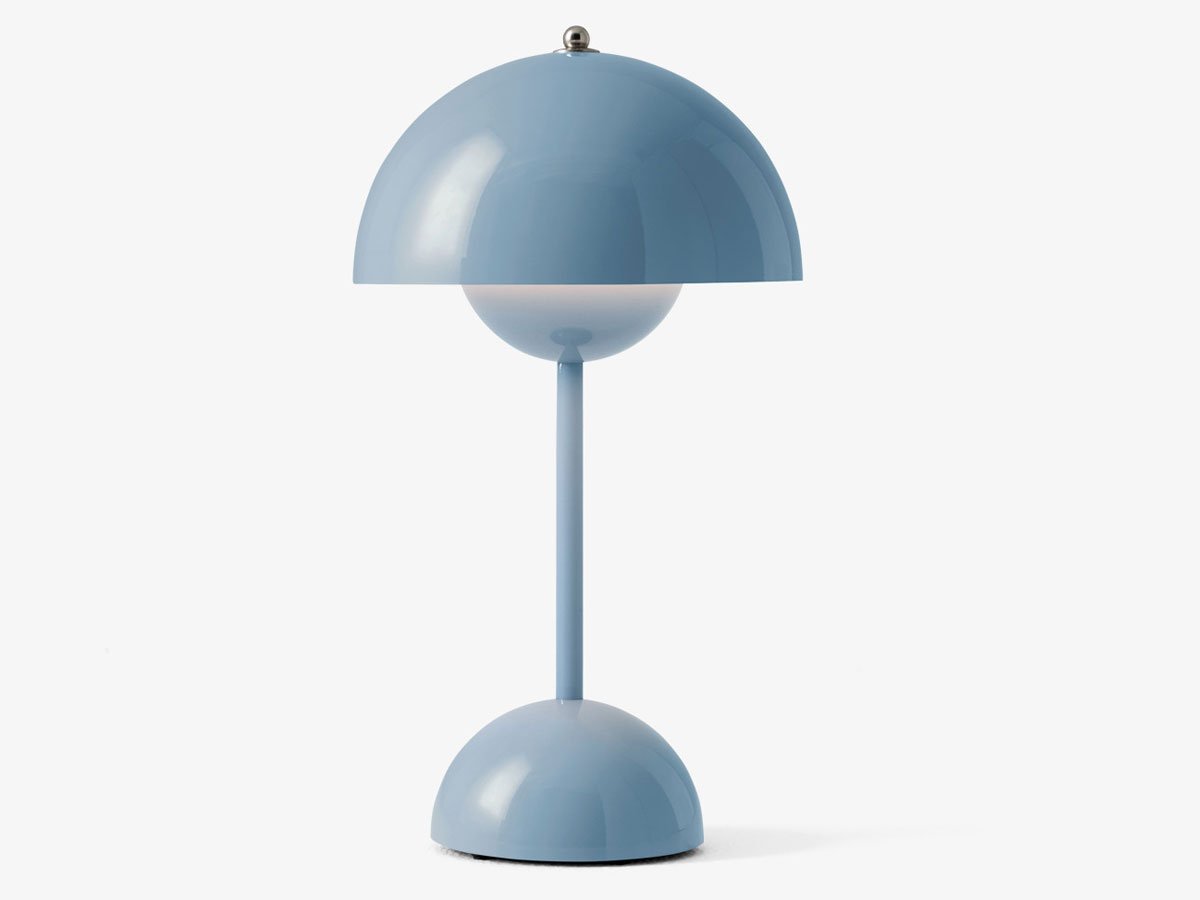 https://objectstorage.ap-seoul-1.oraclecloud.com/n/cnk6gaix2gpw/b/loqoqo-conv/o/and-tradition/flowerpot-vp-9-portable-table-lamp/light-grey-flowerpot.jpg