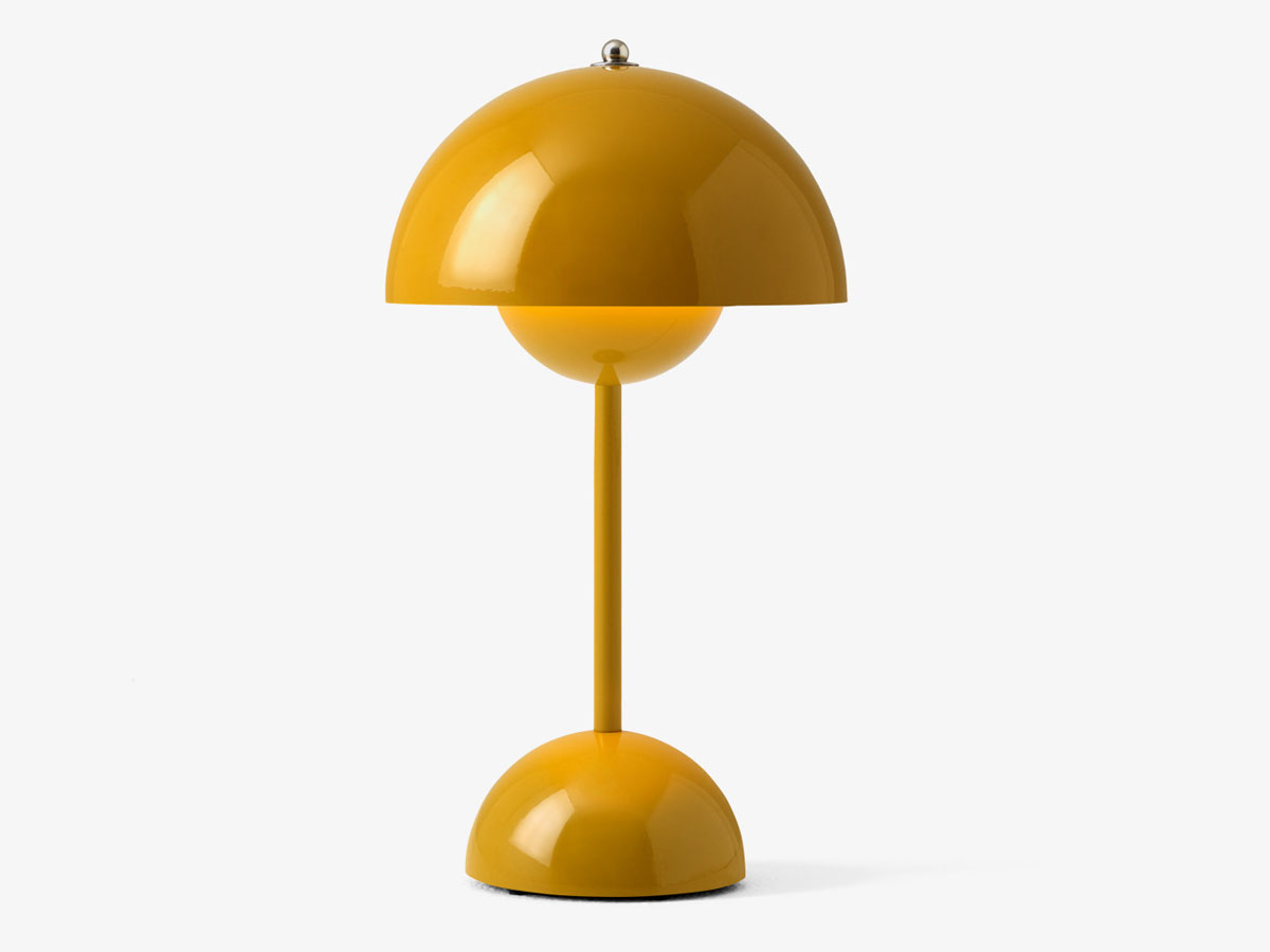 https://objectstorage.ap-seoul-1.oraclecloud.com/n/cnk6gaix2gpw/b/loqoqo-conv/o/and-tradition/flowerpot-vp-9-portable-table-lamp/mustard-table.jpg