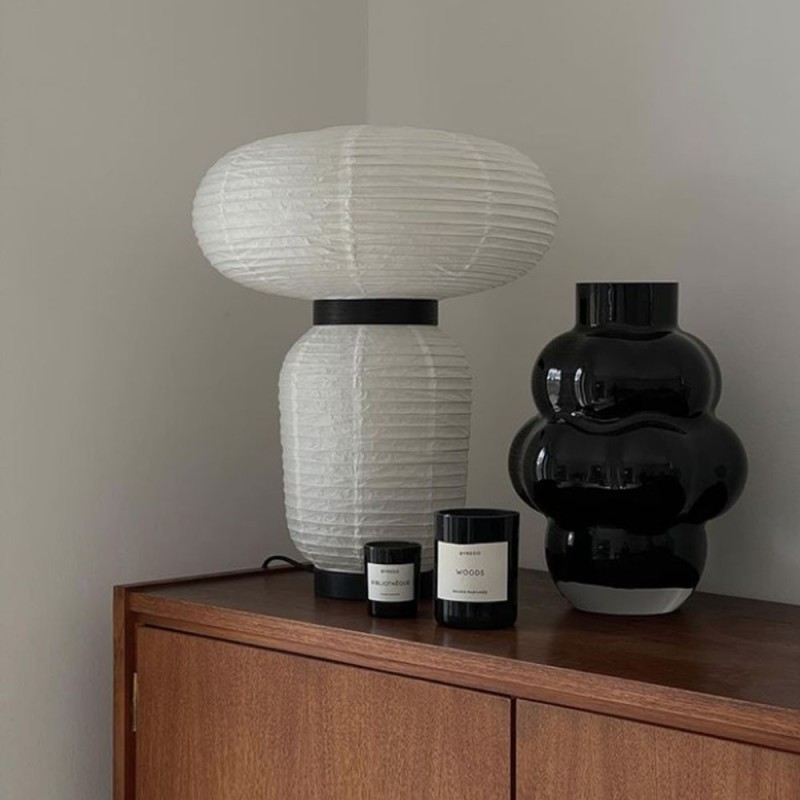 https://objectstorage.ap-seoul-1.oraclecloud.com/n/cnk6gaix2gpw/b/loqoqo-conv/o/and-tradition/formakami-jh-18-table-lamp-in-rice-paper/53777.jpg