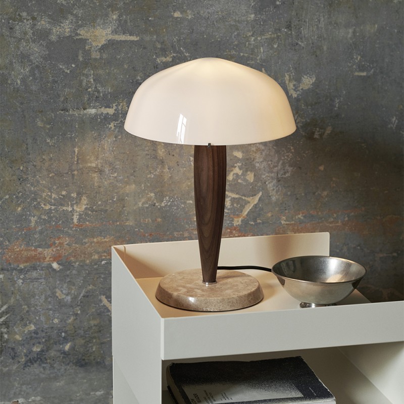 https://objectstorage.ap-seoul-1.oraclecloud.com/n/cnk6gaix2gpw/b/loqoqo-conv/o/and-tradition/herman-shy-3-table-lamp/93042.jpg