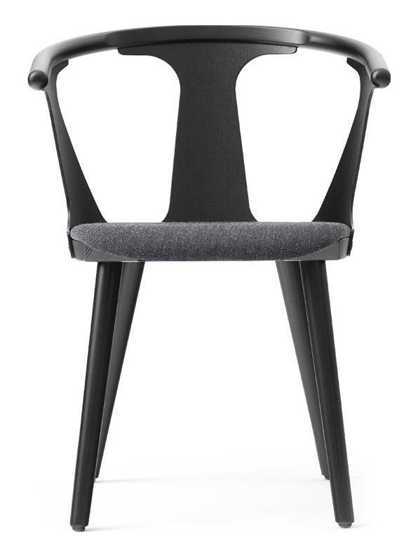 https://objectstorage.ap-seoul-1.oraclecloud.com/n/cnk6gaix2gpw/b/loqoqo-conv/o/and-tradition/in-between-chair-sk-2-upholstered-seat/in-between-sk2-chair-black-lacquered-oak-fiord-191-and-tradition.jpg