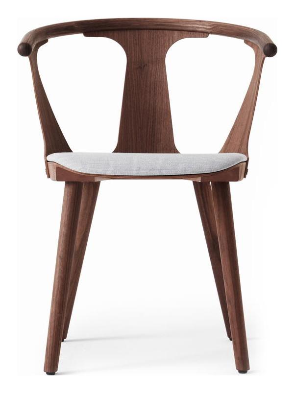 https://objectstorage.ap-seoul-1.oraclecloud.com/n/cnk6gaix2gpw/b/loqoqo-conv/o/and-tradition/in-between-chair-sk-2-upholstered-seat/in-between-sk2-chair-oiled-walnut-balder-132-and-tradition.jpg