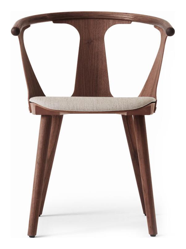 https://objectstorage.ap-seoul-1.oraclecloud.com/n/cnk6gaix2gpw/b/loqoqo-conv/o/and-tradition/in-between-chair-sk-2-upholstered-seat/in-between-sk2-chair-oiled-walnut-ruskin-elk-05-and-tradition.jpg