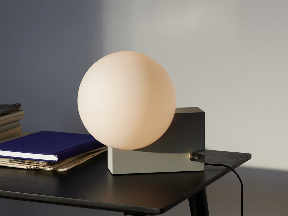 https://objectstorage.ap-seoul-1.oraclecloud.com/n/cnk6gaix2gpw/b/loqoqo-conv/o/and-tradition/journey-shy-1-wall-table-lamp/journey-shy1-etradition-2.jpg