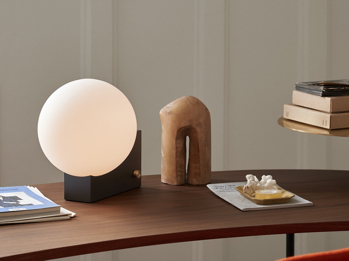 https://objectstorage.ap-seoul-1.oraclecloud.com/n/cnk6gaix2gpw/b/loqoqo-conv/o/and-tradition/journey-shy-1-wall-table-lamp/journey-shy1-etradition-4.jpg