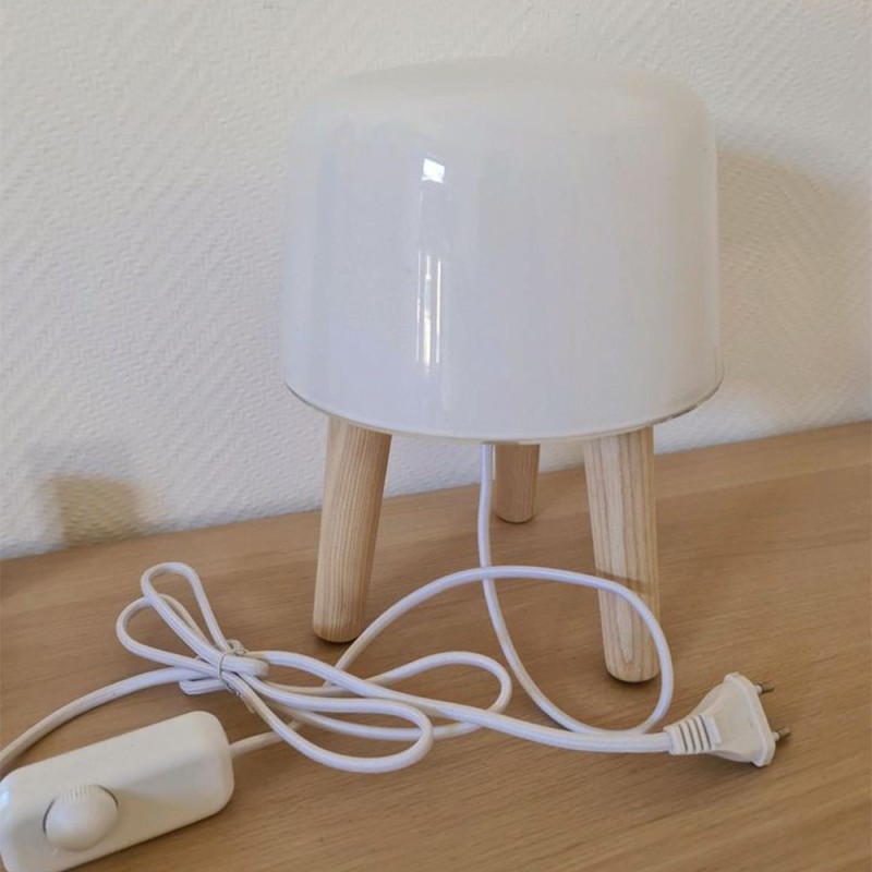 https://objectstorage.ap-seoul-1.oraclecloud.com/n/cnk6gaix2gpw/b/loqoqo-conv/o/and-tradition/milk-na-1-table-lamp-in-glass-and-wood/79218.jpg