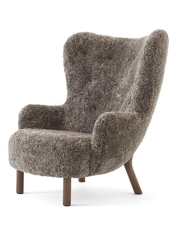 https://objectstorage.ap-seoul-1.oraclecloud.com/n/cnk6gaix2gpw/b/loqoqo-conv/o/and-tradition/petra-armchair/petra-armchair-tradition-sheepskin-sahara-walnut.jpg