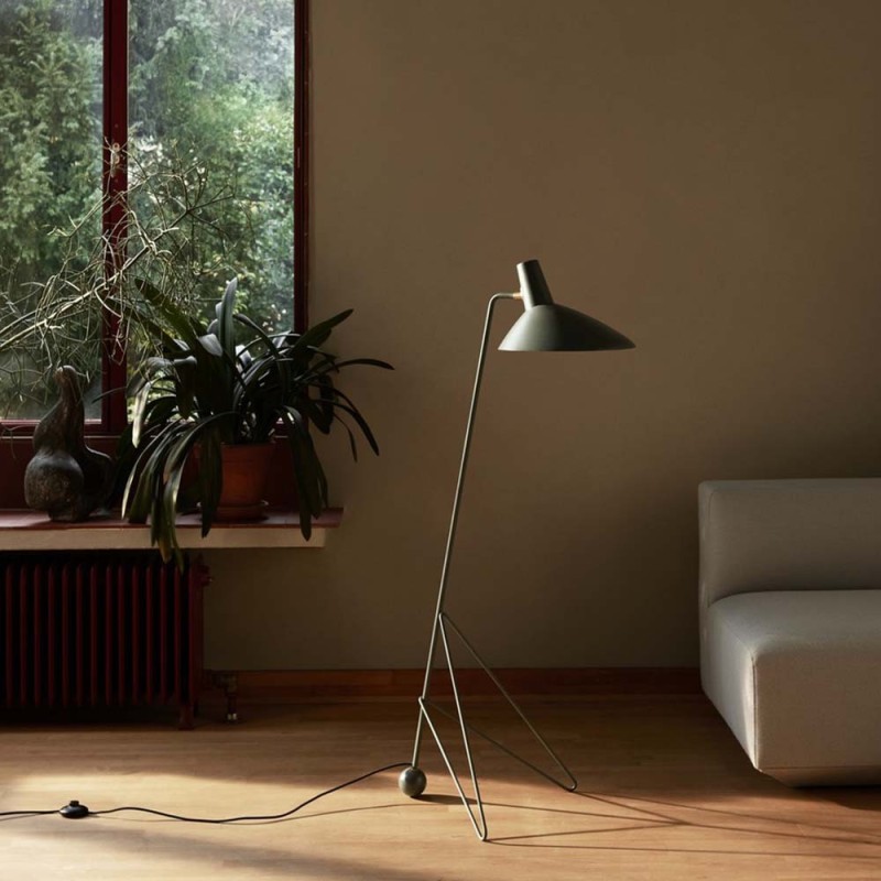 https://objectstorage.ap-seoul-1.oraclecloud.com/n/cnk6gaix2gpw/b/loqoqo-conv/o/and-tradition/tripod-hm-8-minimal-floor-lamp/46382.jpg
