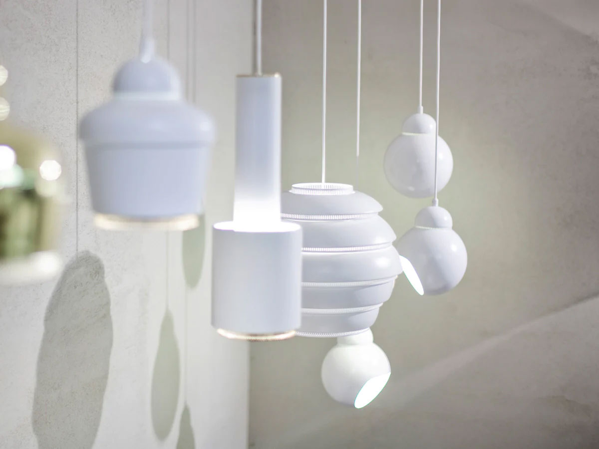 https://objectstorage.ap-seoul-1.oraclecloud.com/n/cnk6gaix2gpw/b/loqoqo-conv/o/artek/a-338-bilberry-suspension-lamp/artek-collection.jpg