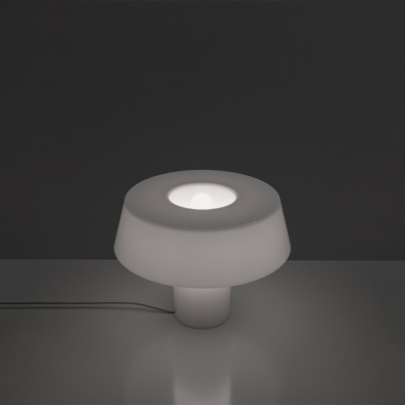 https://objectstorage.ap-seoul-1.oraclecloud.com/n/cnk6gaix2gpw/b/loqoqo-conv/o/artemide/amami-table-lamp/117098.jpg