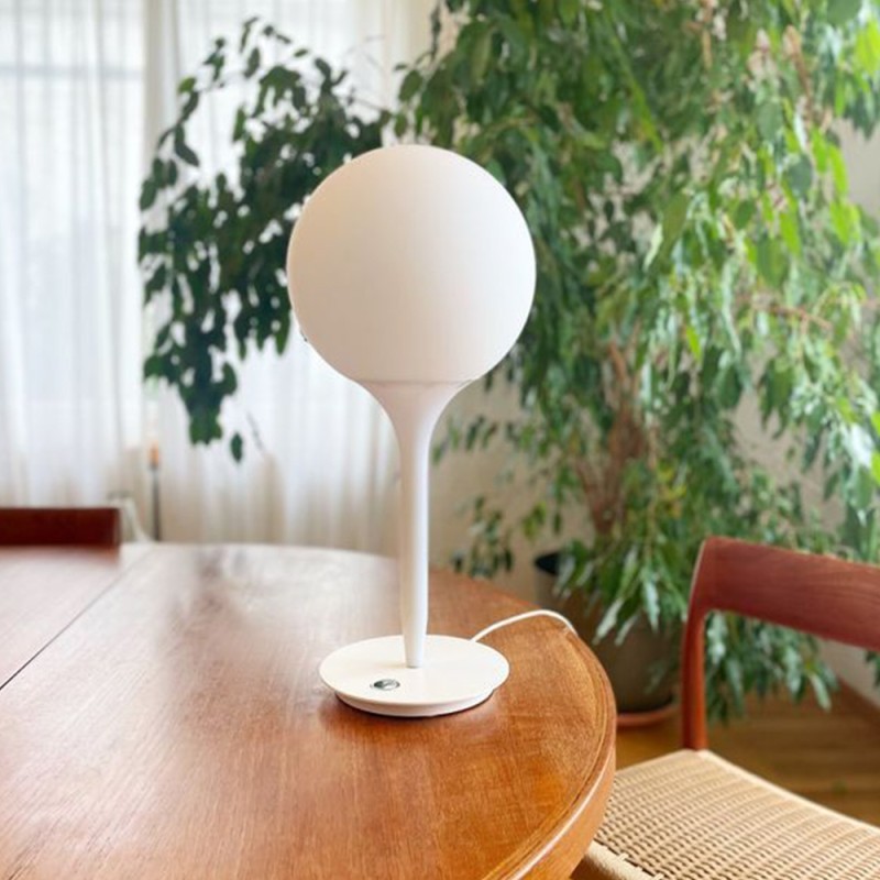 https://objectstorage.ap-seoul-1.oraclecloud.com/n/cnk6gaix2gpw/b/loqoqo-conv/o/artemide/castore-table-lamp/92602.jpg