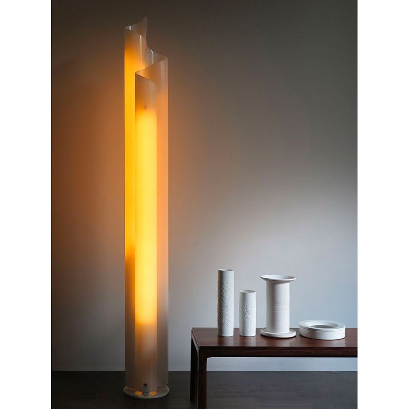 https://objectstorage.ap-seoul-1.oraclecloud.com/n/cnk6gaix2gpw/b/loqoqo-conv/o/artemide/chimera-classic-floor-lamp-in-methacrylate/31432.jpg