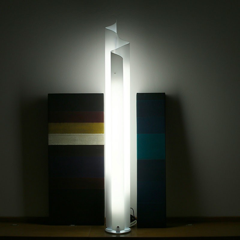 https://objectstorage.ap-seoul-1.oraclecloud.com/n/cnk6gaix2gpw/b/loqoqo-conv/o/artemide/chimera-classic-floor-lamp-in-methacrylate/31433.jpg