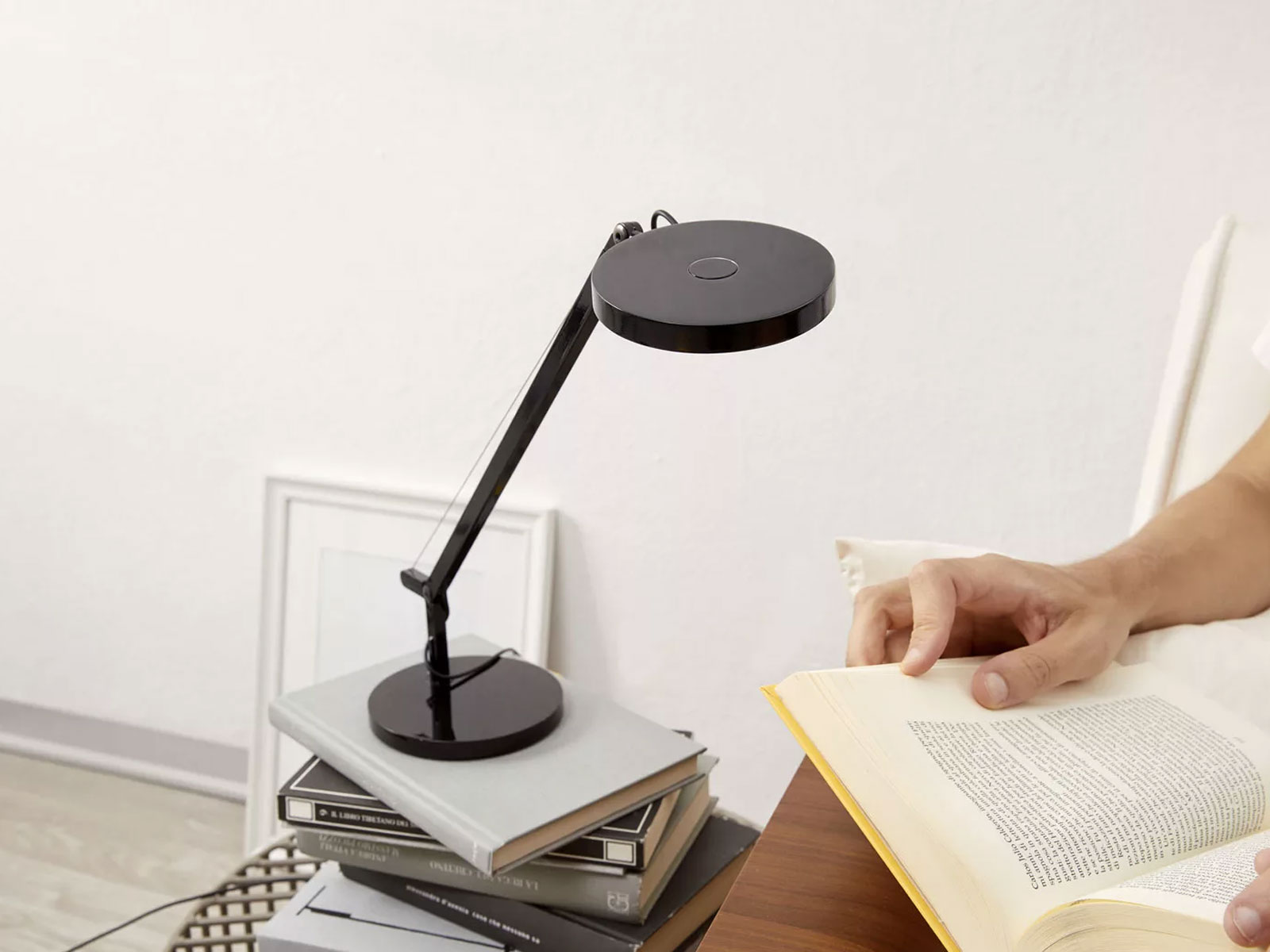 https://objectstorage.ap-seoul-1.oraclecloud.com/n/cnk6gaix2gpw/b/loqoqo-conv/o/artemide/demetra-micro-table-lamp/demetra-micro-table-1_2.jpg