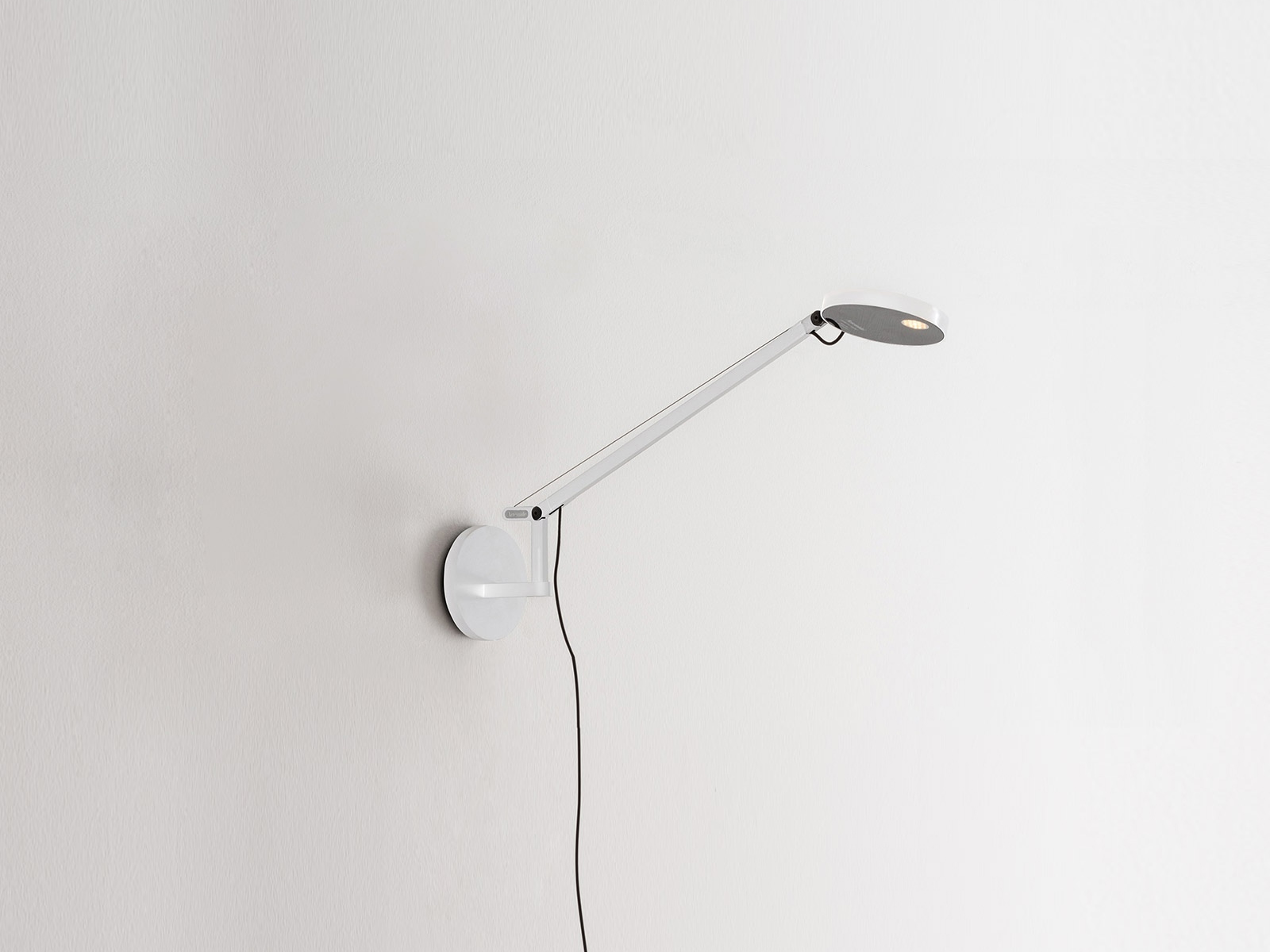 https://objectstorage.ap-seoul-1.oraclecloud.com/n/cnk6gaix2gpw/b/loqoqo-conv/o/artemide/demetra-micro-wall-lamp/Demetramicrowhite.jpg