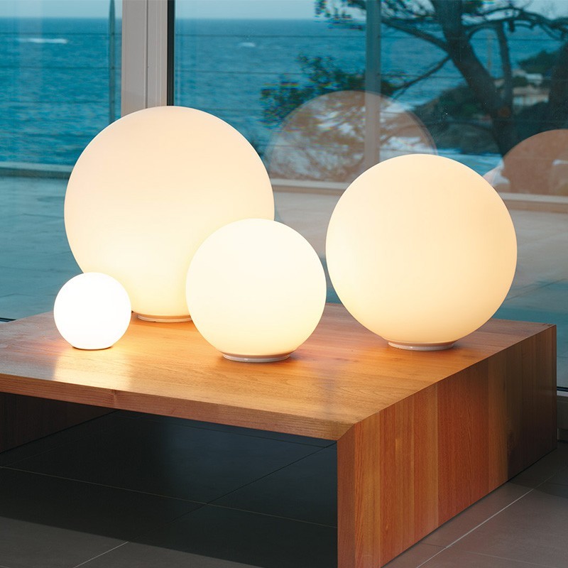 https://objectstorage.ap-seoul-1.oraclecloud.com/n/cnk6gaix2gpw/b/loqoqo-conv/o/artemide/dioscuri-spherical-table-lamp-in-steel-and-white-blown-glass-dimmable/28222.jpg