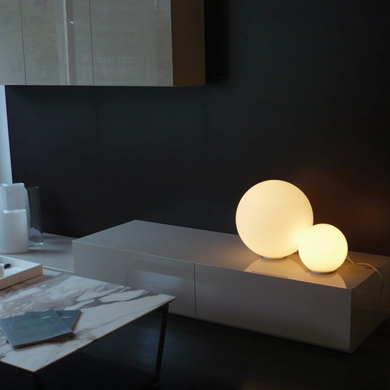 https://objectstorage.ap-seoul-1.oraclecloud.com/n/cnk6gaix2gpw/b/loqoqo-conv/o/artemide/dioscuri-spherical-table-lamp-in-steel-and-white-blown-glass-dimmable/28227.jpg