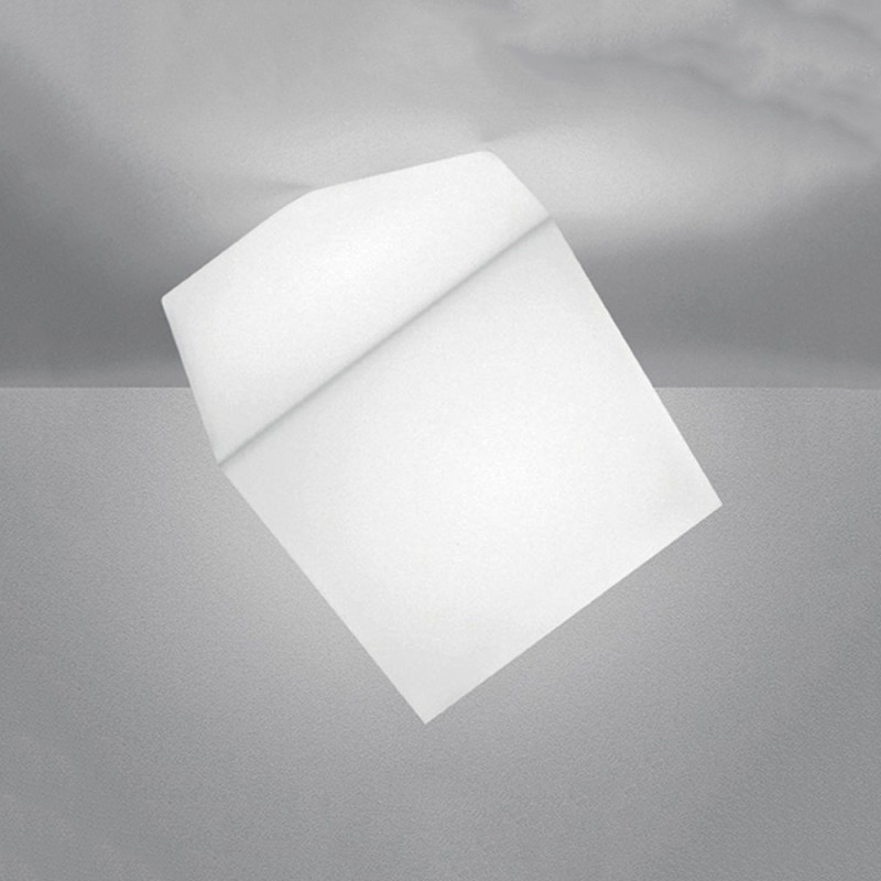 https://objectstorage.ap-seoul-1.oraclecloud.com/n/cnk6gaix2gpw/b/loqoqo-conv/o/artemide/edge-cubic-ceiling-or-wall-lamp-dimmable-ip-65/83463.jpg