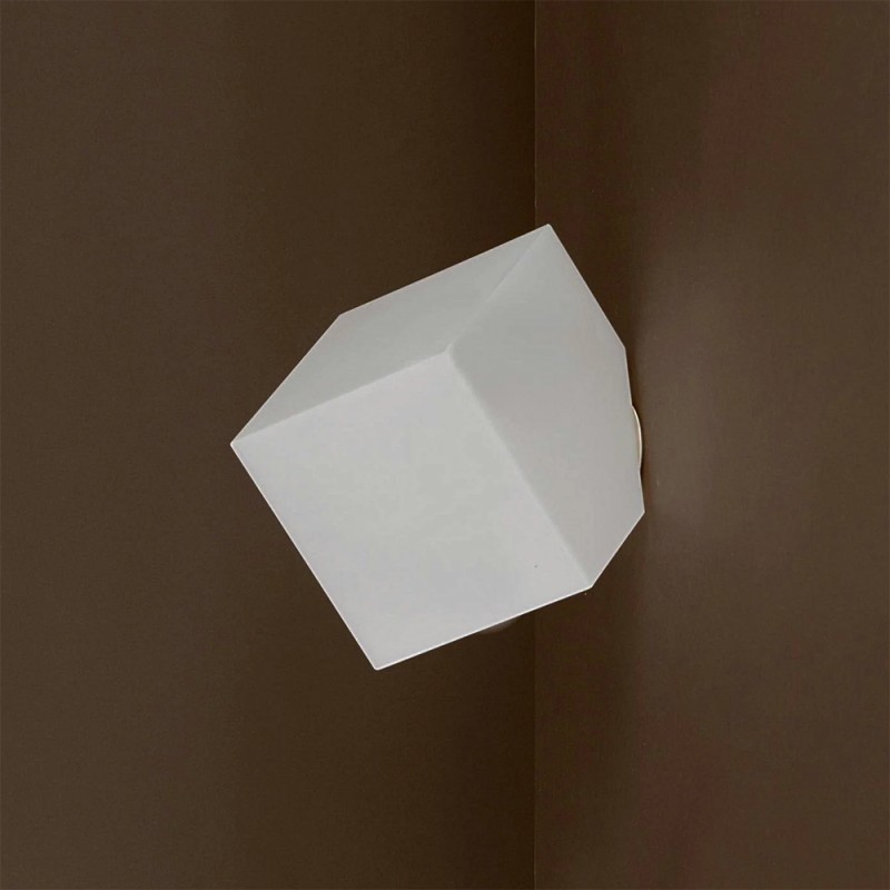https://objectstorage.ap-seoul-1.oraclecloud.com/n/cnk6gaix2gpw/b/loqoqo-conv/o/artemide/edge-cubic-ceiling-or-wall-lamp-dimmable-ip-65/83467.jpg