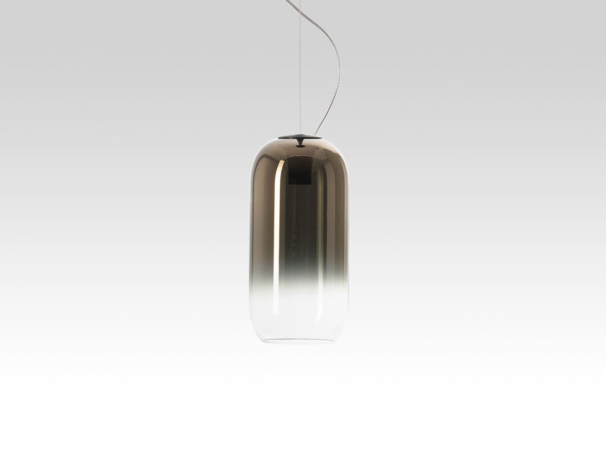 https://objectstorage.ap-seoul-1.oraclecloud.com/n/cnk6gaix2gpw/b/loqoqo-conv/o/artemide/gople-mini-suspension-lamp-black-structure/gopleminiblackstructurebronze.jpg