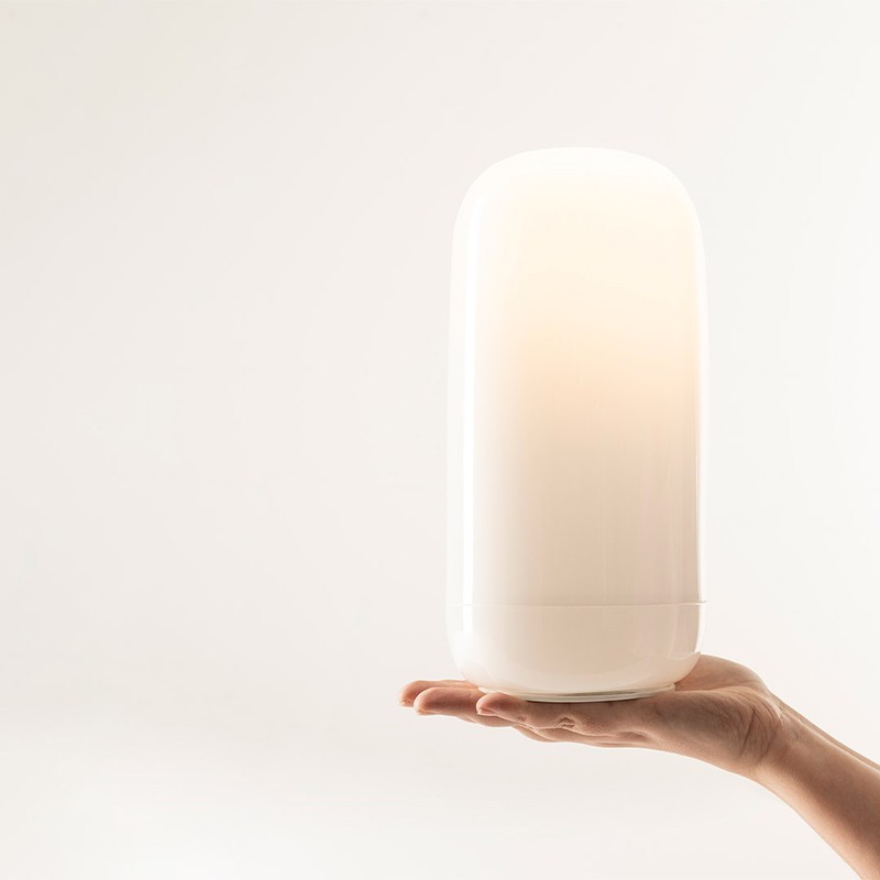 https://objectstorage.ap-seoul-1.oraclecloud.com/n/cnk6gaix2gpw/b/loqoqo-conv/o/artemide/gople-portable-battery-table-lamp/28390.jpg