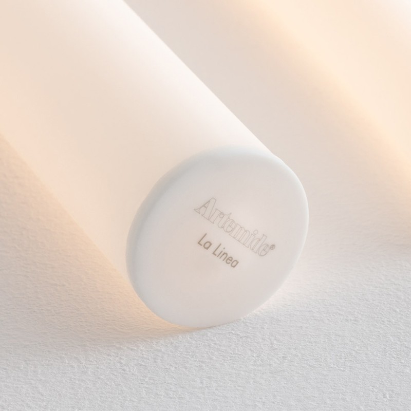 https://objectstorage.ap-seoul-1.oraclecloud.com/n/cnk6gaix2gpw/b/loqoqo-conv/o/artemide/la-linea-light-flexible-tube-led/77943.jpg
