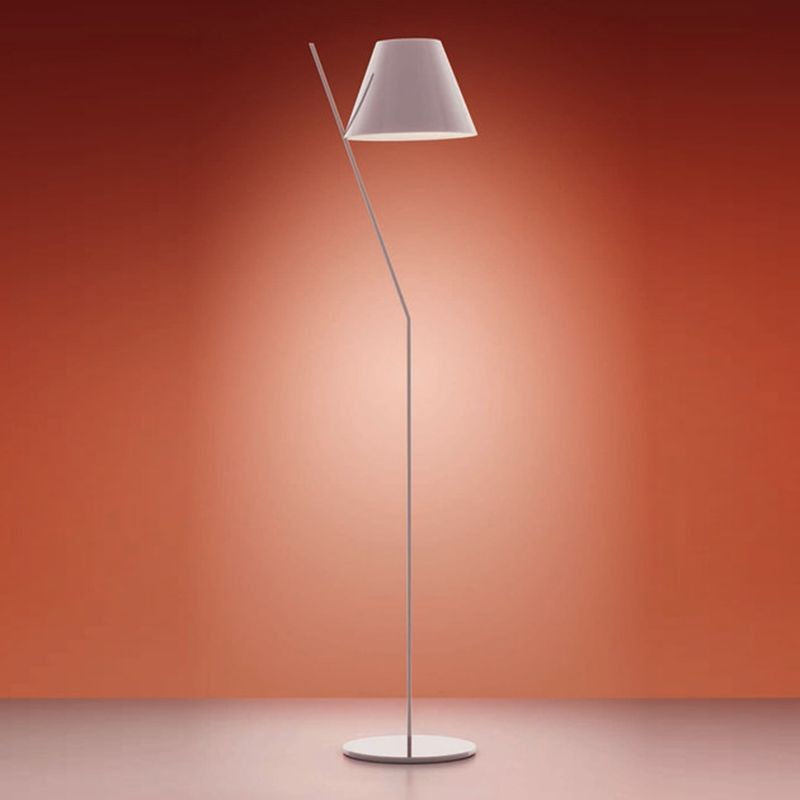 https://objectstorage.ap-seoul-1.oraclecloud.com/n/cnk6gaix2gpw/b/loqoqo-conv/o/artemide/la-petite-floor-lamp-white/10112.jpg