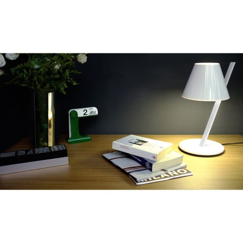https://objectstorage.ap-seoul-1.oraclecloud.com/n/cnk6gaix2gpw/b/loqoqo-conv/o/artemide/la-petite-table-lamp-white/10079.jpg