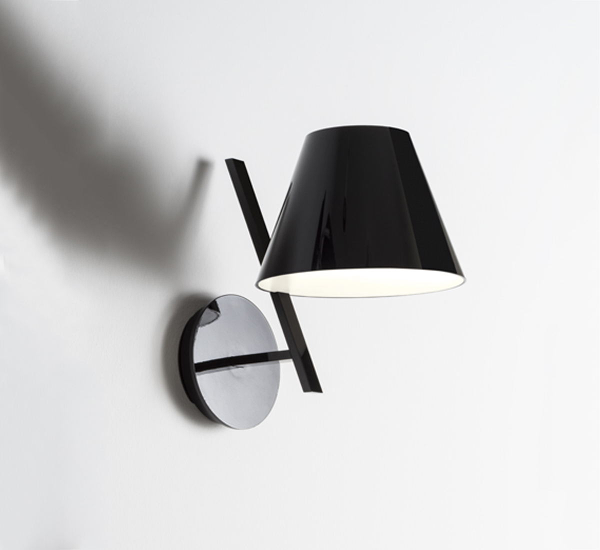 https://objectstorage.ap-seoul-1.oraclecloud.com/n/cnk6gaix2gpw/b/loqoqo-conv/o/artemide/la-petite-wall-lamp/la_petite_wall_lamp.jpg