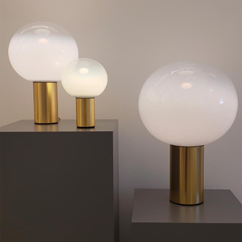 https://objectstorage.ap-seoul-1.oraclecloud.com/n/cnk6gaix2gpw/b/loqoqo-conv/o/artemide/laguna-brass-table-lamp/24262.jpg