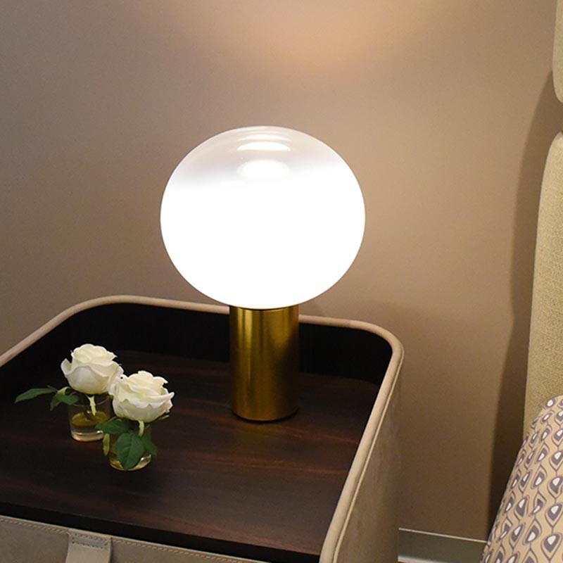 https://objectstorage.ap-seoul-1.oraclecloud.com/n/cnk6gaix2gpw/b/loqoqo-conv/o/artemide/laguna-brass-table-lamp/24264.jpg