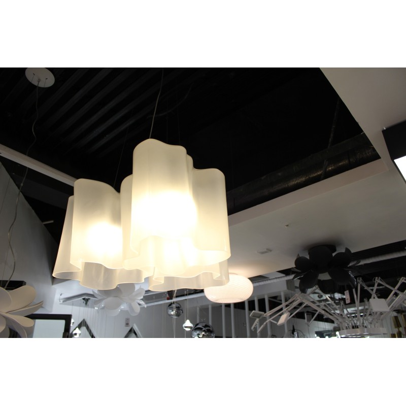 https://objectstorage.ap-seoul-1.oraclecloud.com/n/cnk6gaix2gpw/b/loqoqo-conv/o/artemide/logico-triple-3-x-120-chandelier/39282.jpg