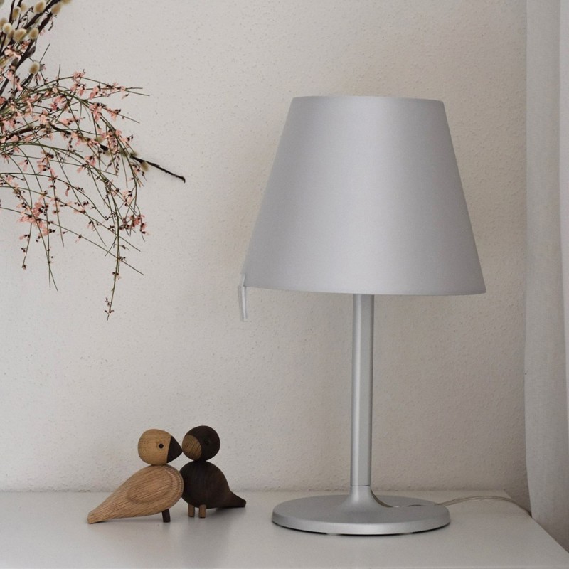 https://objectstorage.ap-seoul-1.oraclecloud.com/n/cnk6gaix2gpw/b/loqoqo-conv/o/artemide/melampo-night-table-lamp/75588.jpg