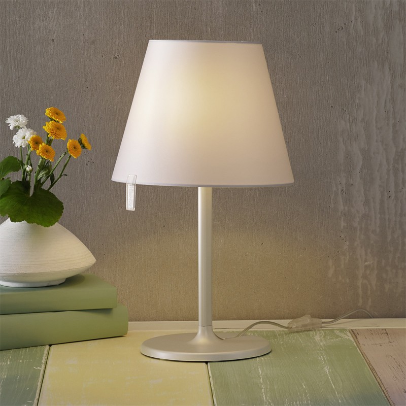 https://objectstorage.ap-seoul-1.oraclecloud.com/n/cnk6gaix2gpw/b/loqoqo-conv/o/artemide/melampo-tilting-table-lamp/75564.jpg