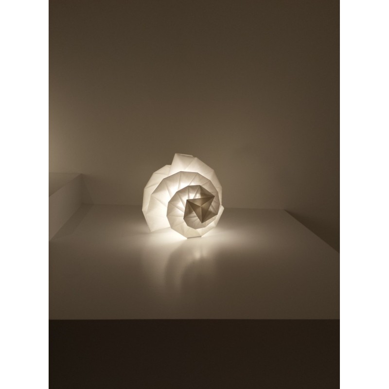 https://objectstorage.ap-seoul-1.oraclecloud.com/n/cnk6gaix2gpw/b/loqoqo-conv/o/artemide/mendori-table-lamp/39072.jpg