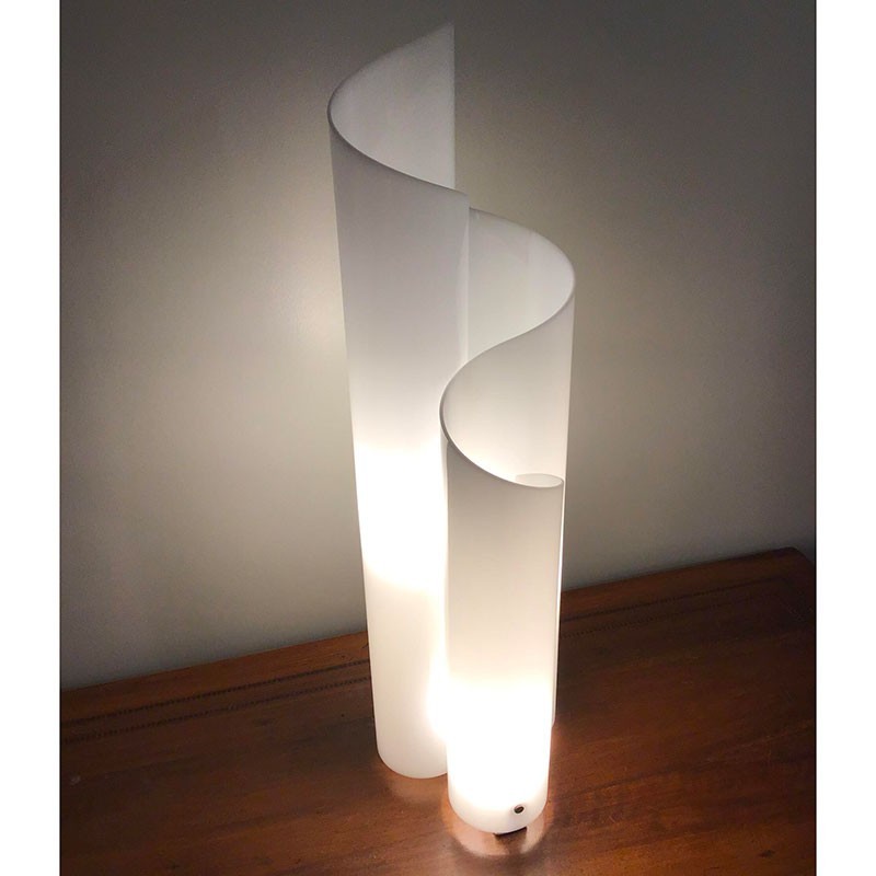 https://objectstorage.ap-seoul-1.oraclecloud.com/n/cnk6gaix2gpw/b/loqoqo-conv/o/artemide/mezzachimera-table-lamp/31378.jpg