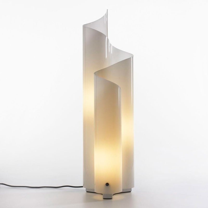 https://objectstorage.ap-seoul-1.oraclecloud.com/n/cnk6gaix2gpw/b/loqoqo-conv/o/artemide/mezzachimera-table-lamp/31381.jpg