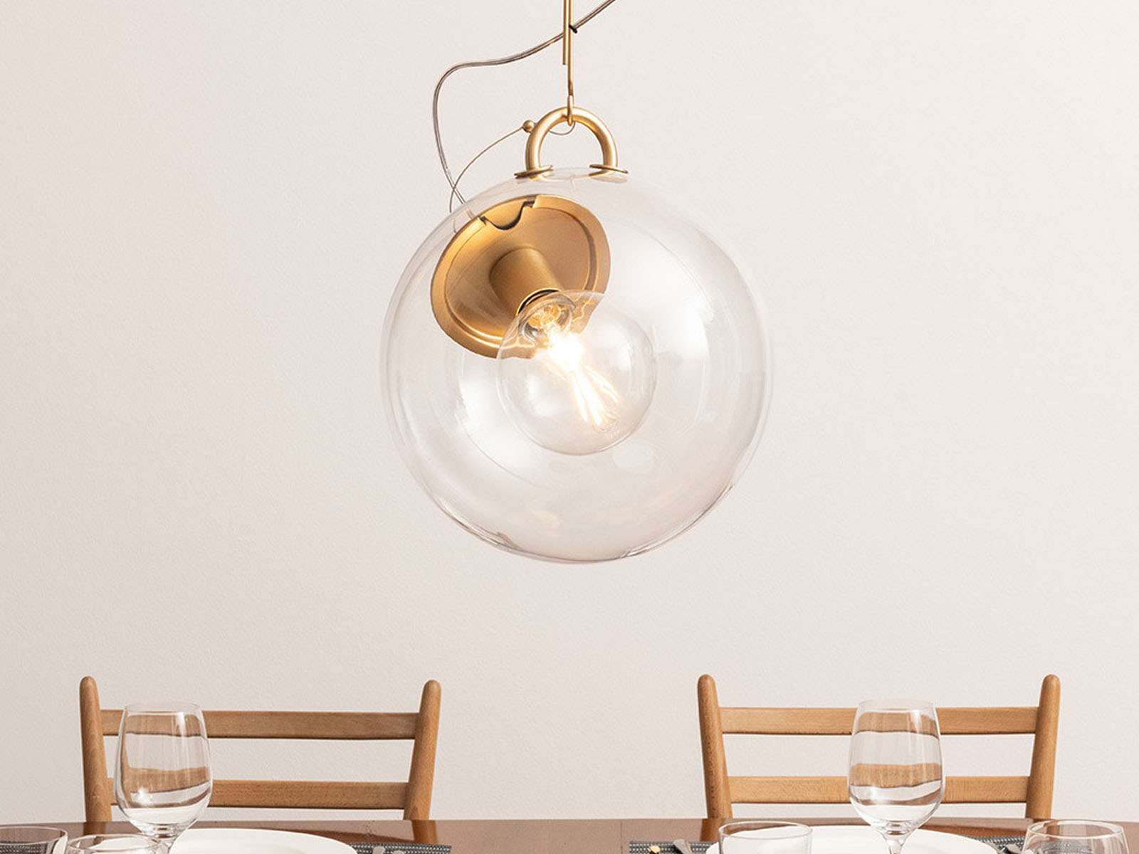 https://objectstorage.ap-seoul-1.oraclecloud.com/n/cnk6gaix2gpw/b/loqoqo-conv/o/artemide/miconos-suspension-lamp/miconos_suspension_lamp_0000_livello_8.jpg