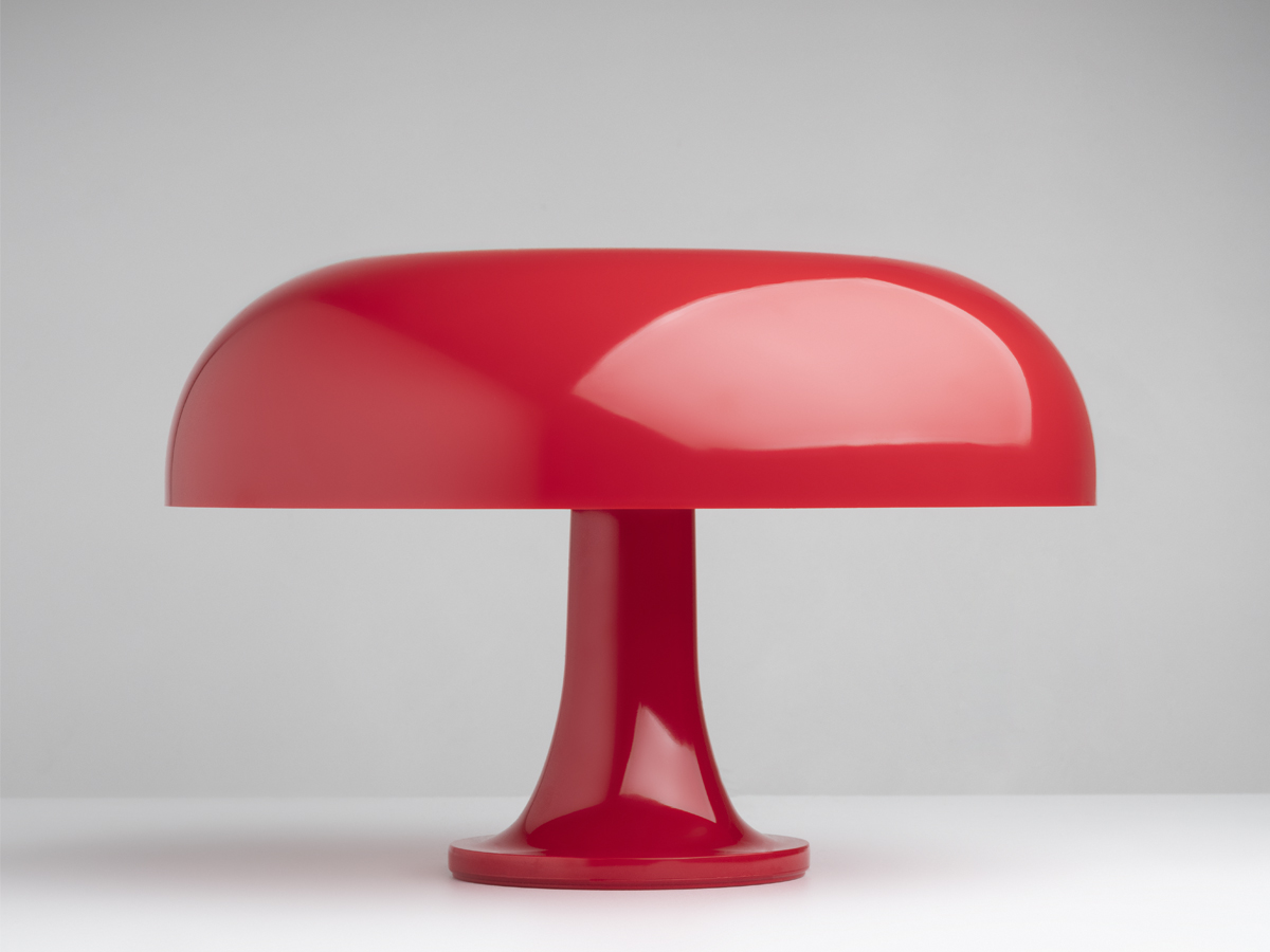 https://objectstorage.ap-seoul-1.oraclecloud.com/n/cnk6gaix2gpw/b/loqoqo-conv/o/artemide/nessino-red-table-lamp-special-edition/Nessinored3.jpg